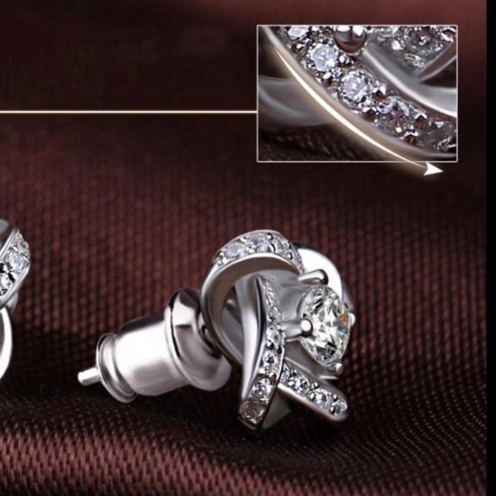*NEW 925 Sterling Silver Diamond Infinity Earrings - Picture 7 of 10